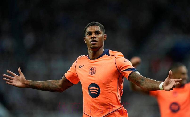 世体：拉什福德表现获巴萨内部认可，巴萨倾向于明夏完成买断